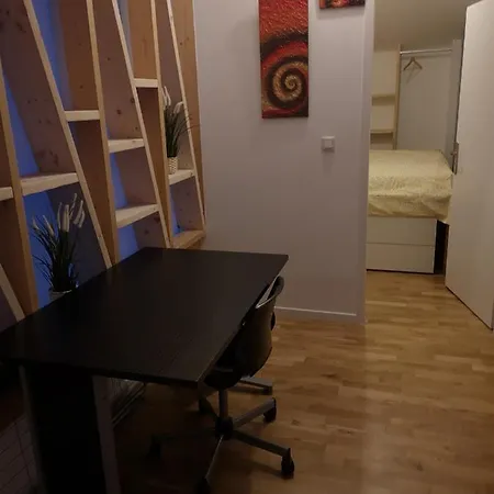 Maison 2 Chambres, Cosy, Proche Metro Apartment *