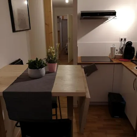 Maison 2 Chambres, Cosy, Proche Metro Lägenhet